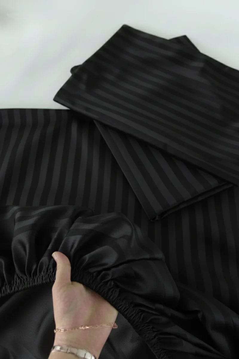 Luxury Stripe Fitted Bedsheet - King Size Black ⚫